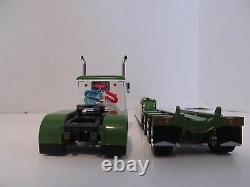 Dcp 1/64 Peterbilt 379 Day Cab Opt. White W Green Top, Fenders And Green Lowboy